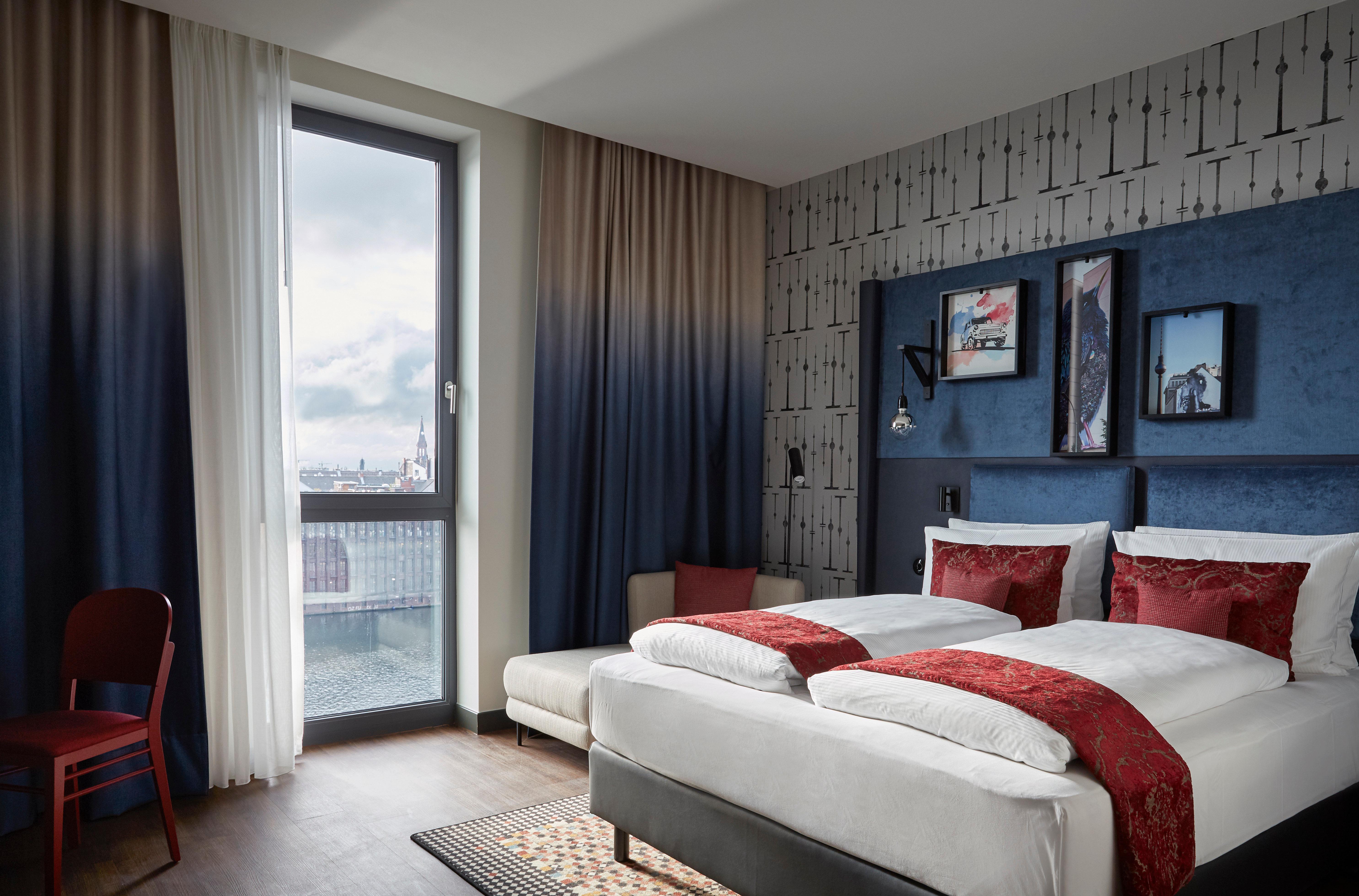 Hotel Indigo Berlin - East Side Gallery — Photos 1